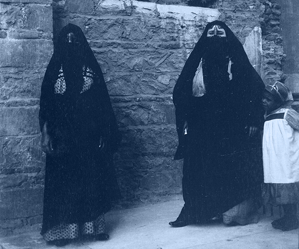 حنيفة ولطيفة